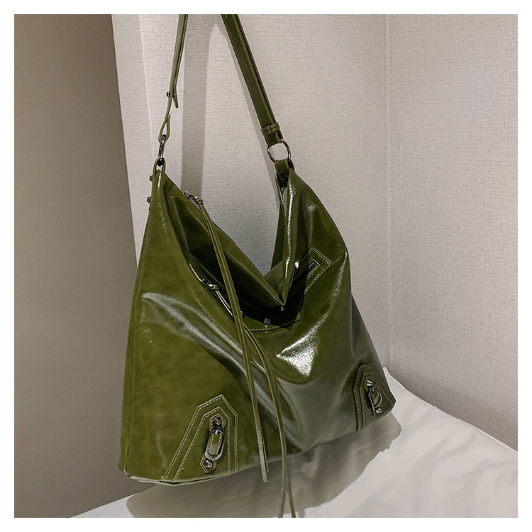 时尚百搭链条装饰复古大容量托特包2023热销爆款单肩女包