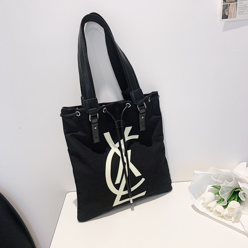 街头时尚字母潮流爆款单肩女包2023热销简约潮款布包