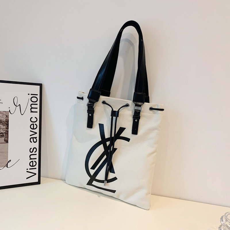 街头时尚字母潮流爆款单肩女包2023热销简约潮款布包