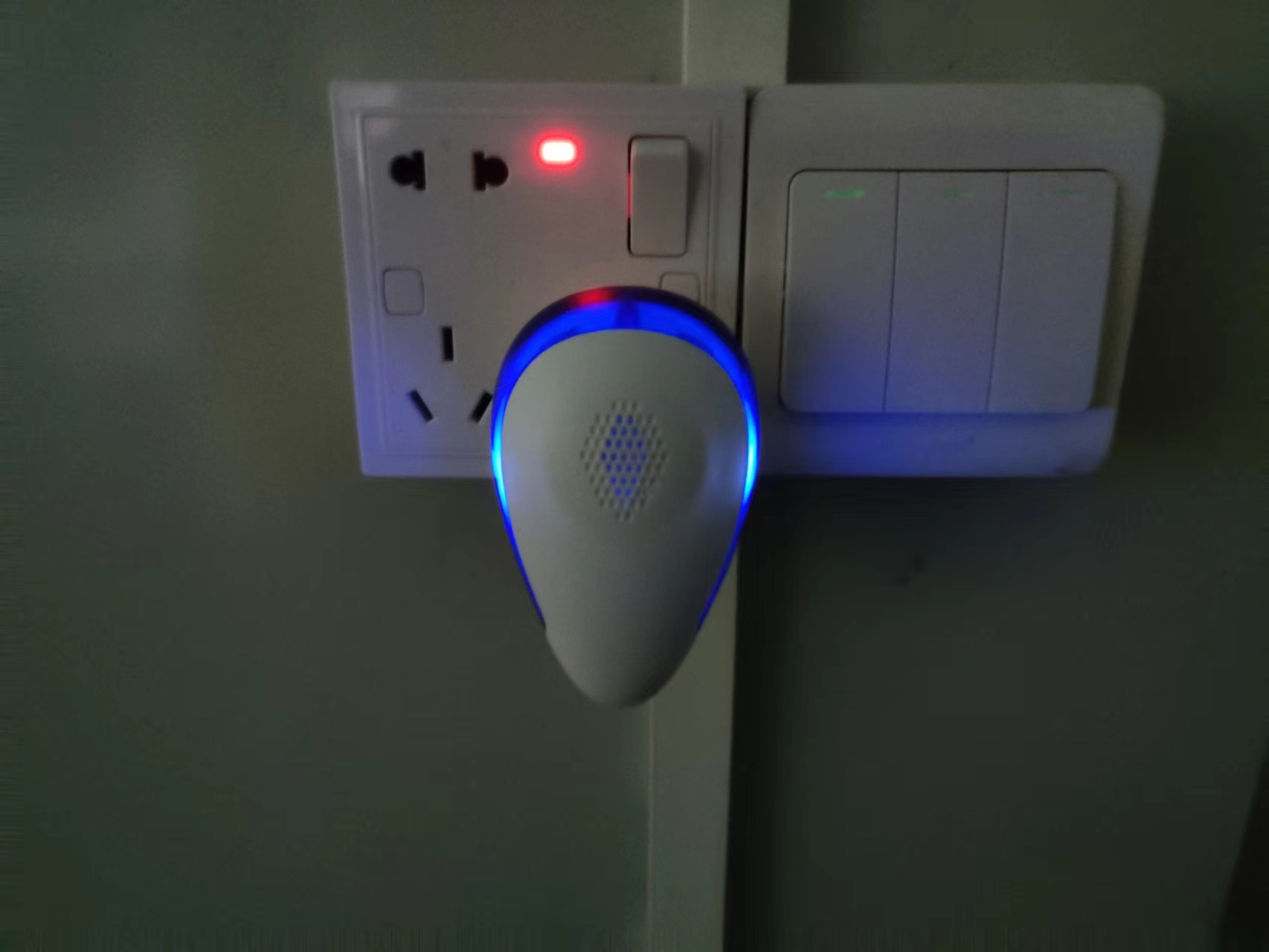 新款爆款超声波驱蚊器驱鼠器超声波驱虫器宝宝驱满器除螨器