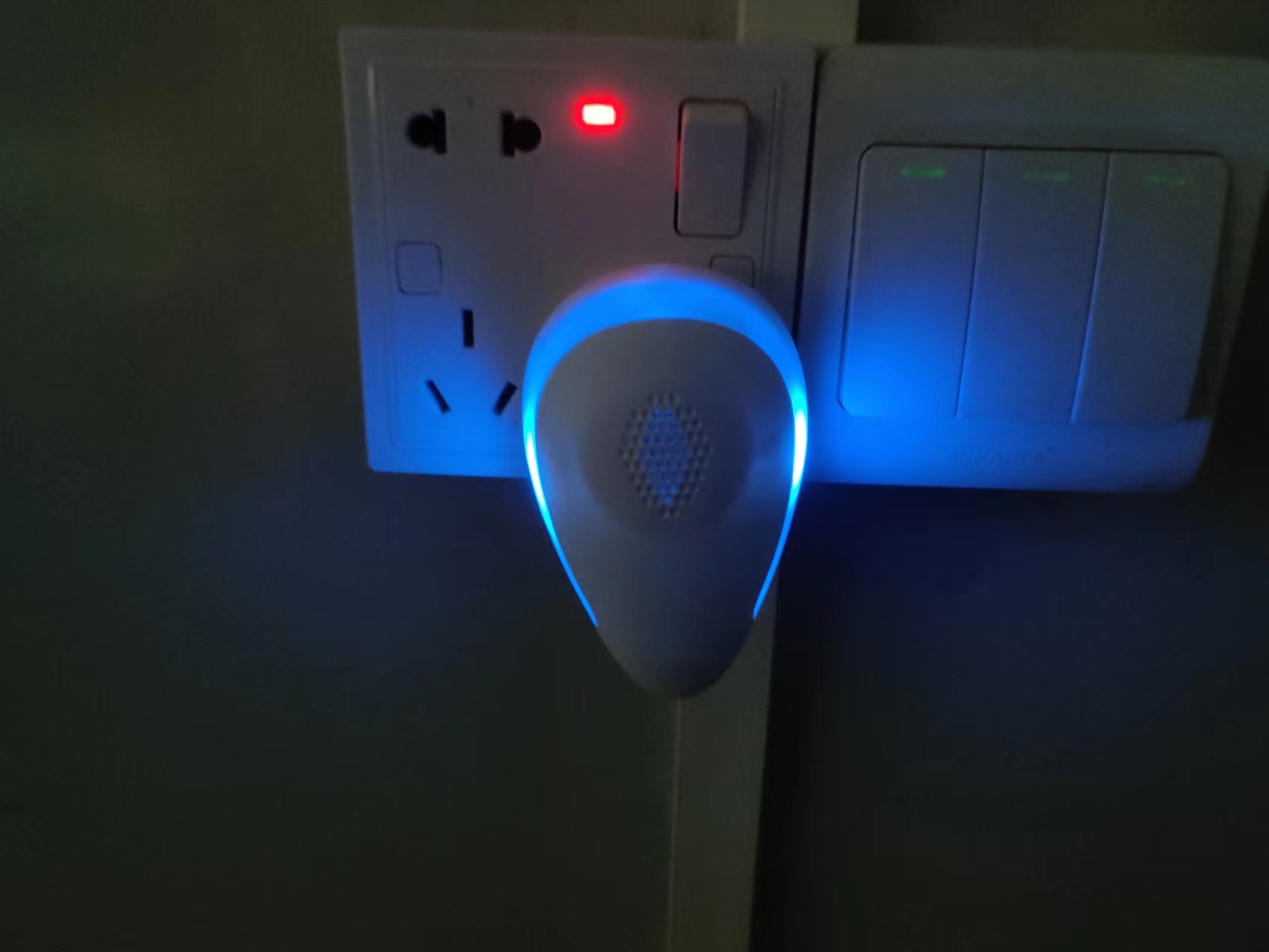 新款爆款超声波驱蚊器驱鼠器超声波驱虫器宝宝驱满器除螨器