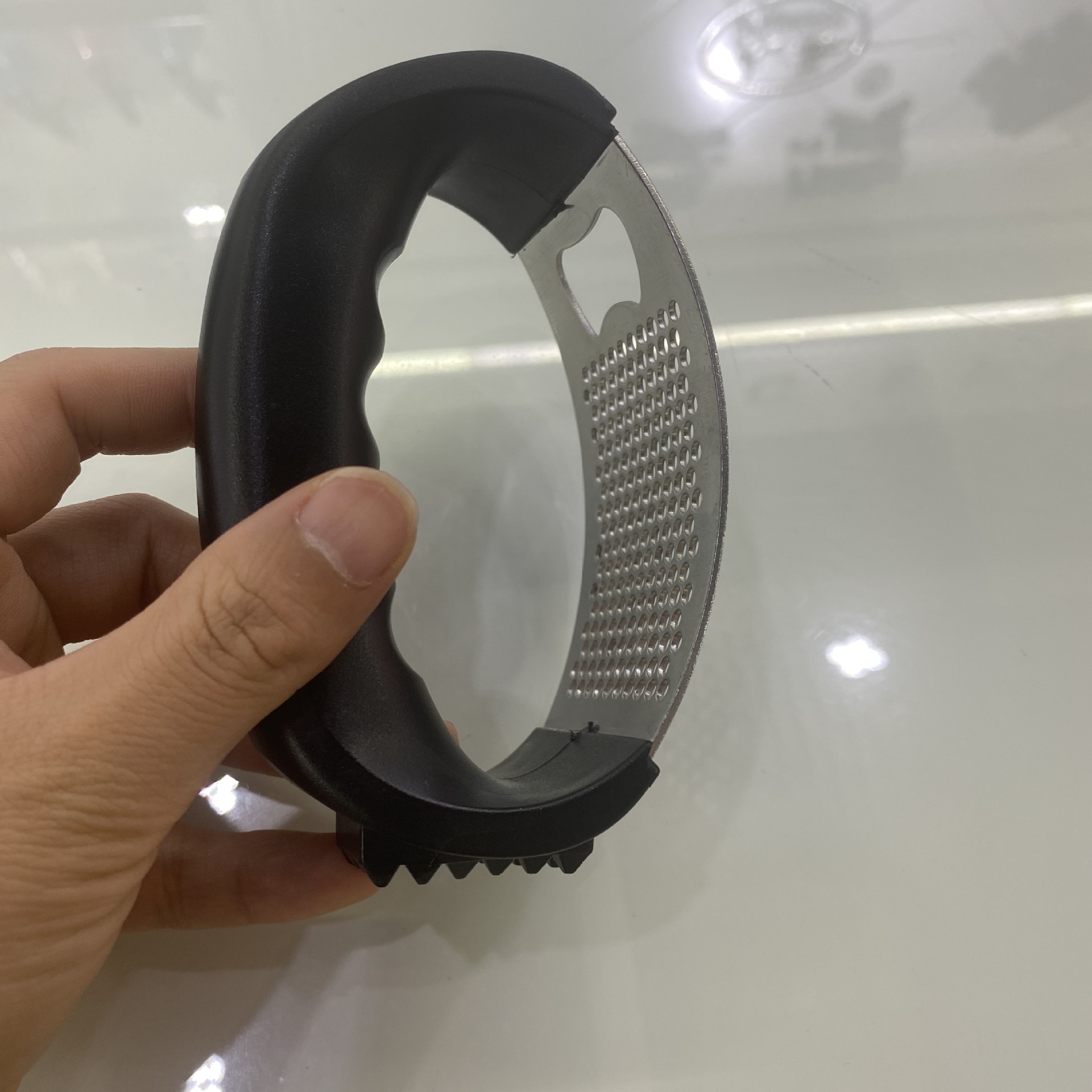 不锈钢压蒜器环形手柄小工具蒜蓉泥器家用厨房拍蒜大蒜啤酒开松肉