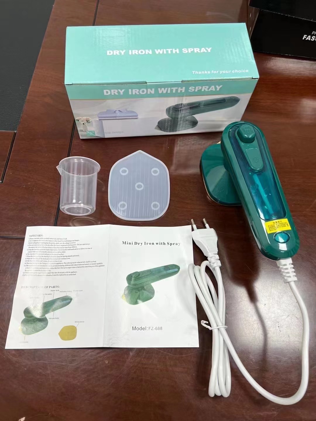 新款手持熨烫机便携式家用小型迷你蒸汽熨斗欧美规跨境挂烫机批发