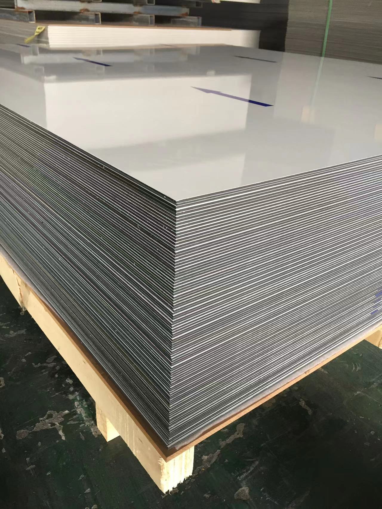 姑苏博且尔贝电子获得锂电池用注塑盖板结构专利进步锂电池的铝板和注塑板处的散热功率进步