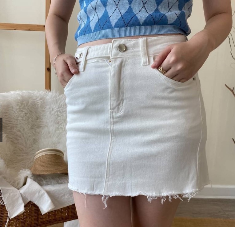 Chunyu✨กางเกงยีนส์ขาสั้นแต่งปลายขาขาด กางเกงยีนส์ขาสั้น กางเกงขาสั้นผู้หญิง 19186#