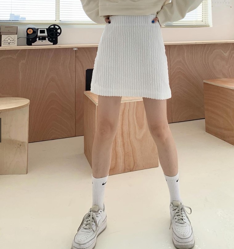 Chunyu✨灯芯绒面料 A 字短裙。 灯芯绒半身裙A字款21019#