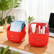 一款带盖的时尚化妆收纳盒,旨在让化妆品保持无尘,非常适合整理梳妆台上的口红和护肤品。