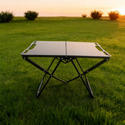 户外折叠桌,折叠露营桌,便携式折叠桌,承重性强,适用于户外、海滩、露台、派对，绿色，黑色
