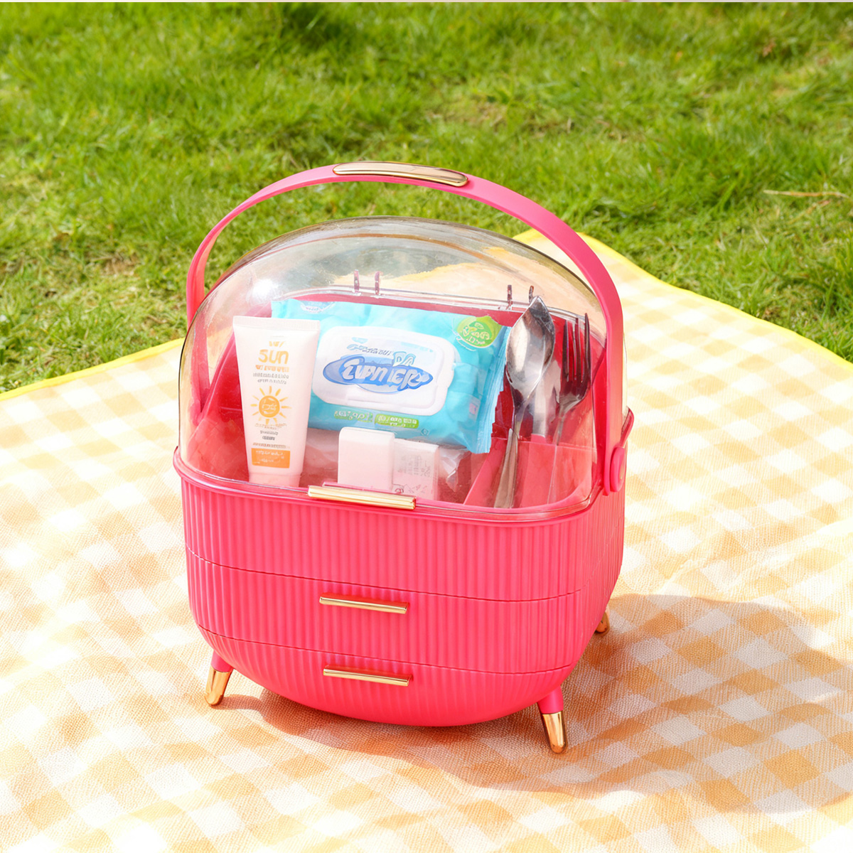 一款带盖的时尚化妆收纳盒,旨在让化妆品保持无尘,非常适合整理梳妆台上的口红和护肤品。