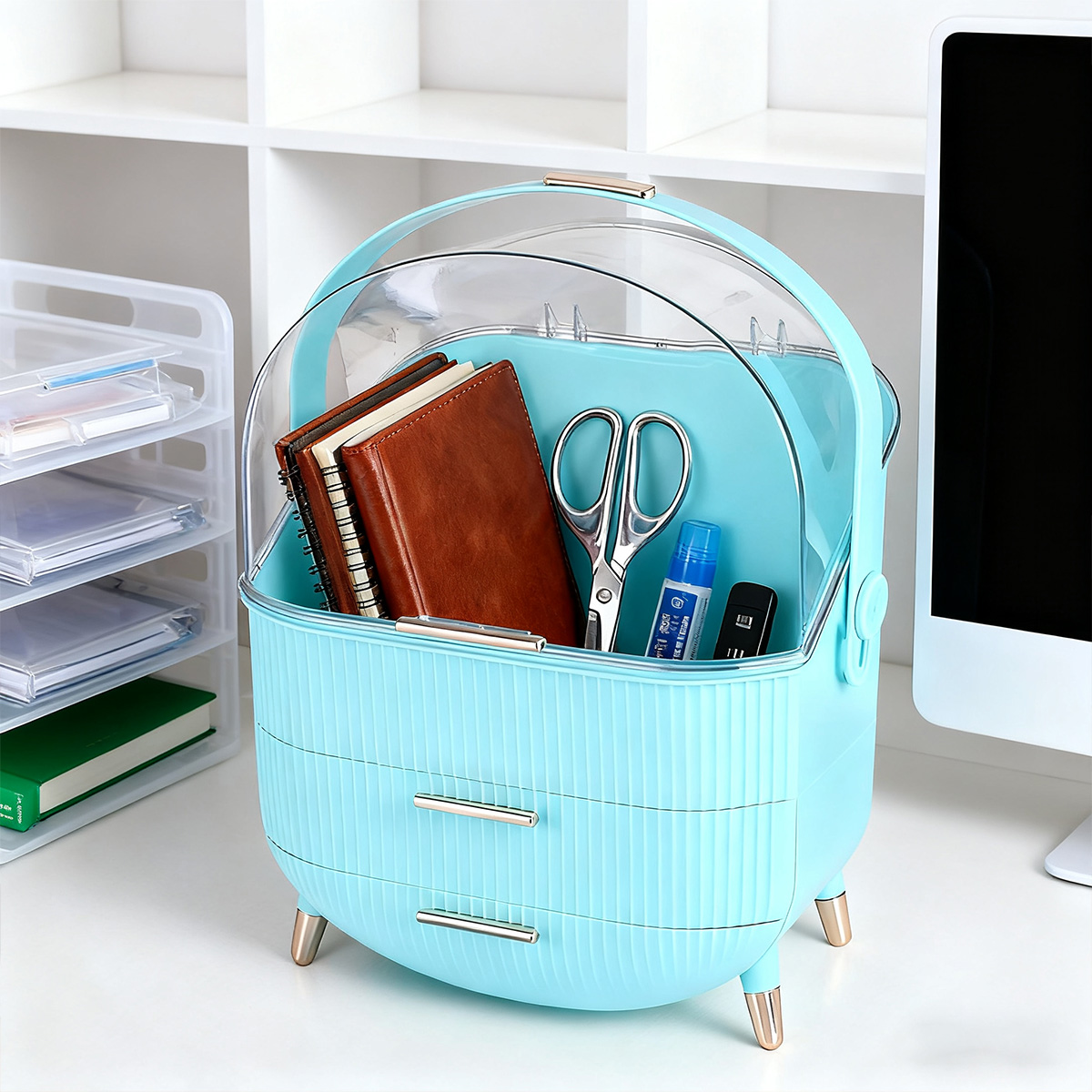 一款带盖的时尚化妆收纳盒,旨在让化妆品保持无尘,非常适合整理梳妆台上的口红和护肤品。