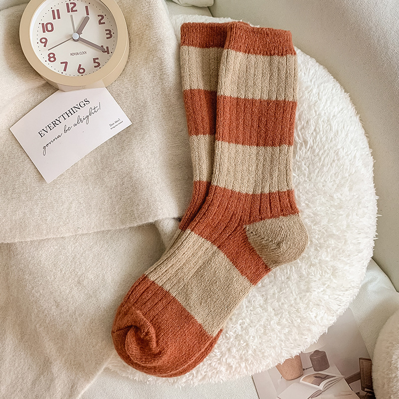 羊毛袜子女中筒袜韩版学院风