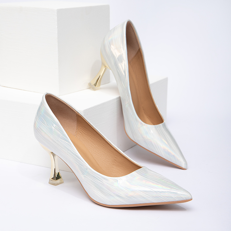 未来感幻彩镭射尖头高跟鞋 金属细跟派对浅口单鞋