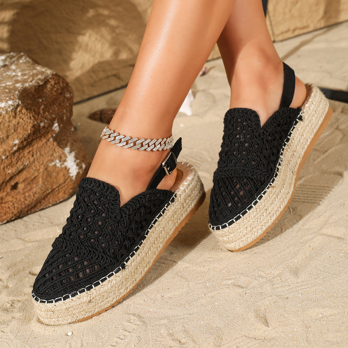 Black woven thick-soled fisherman sandals women's back trip belt straw woven bottom vacation style flat sandals