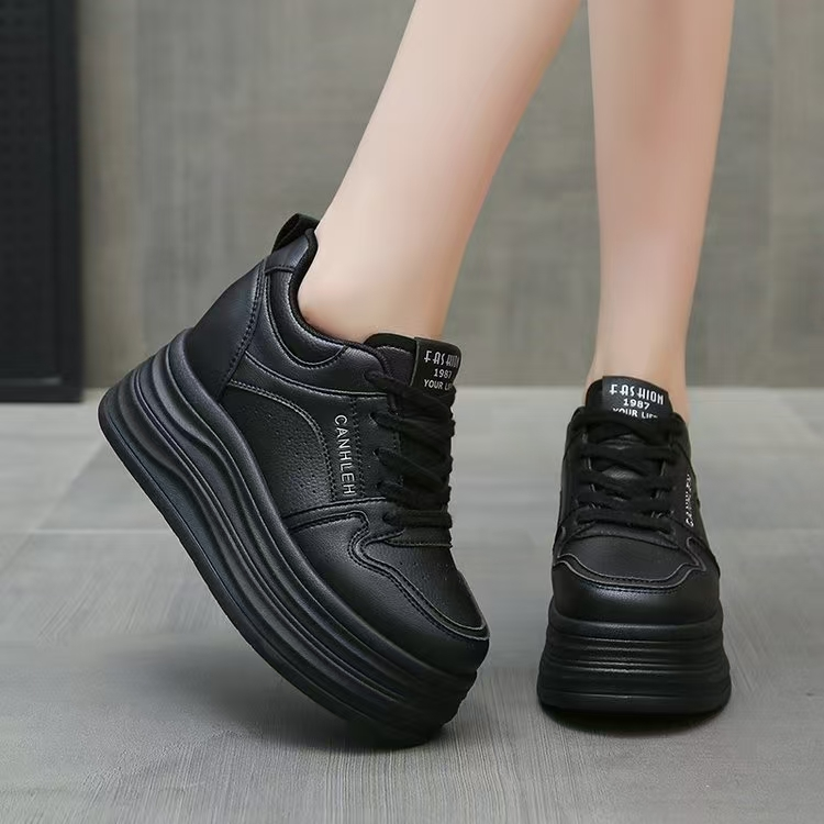 超火厚底小白鞋女2026爆款小个子内增高女鞋百搭松糕休闲运动板鞋