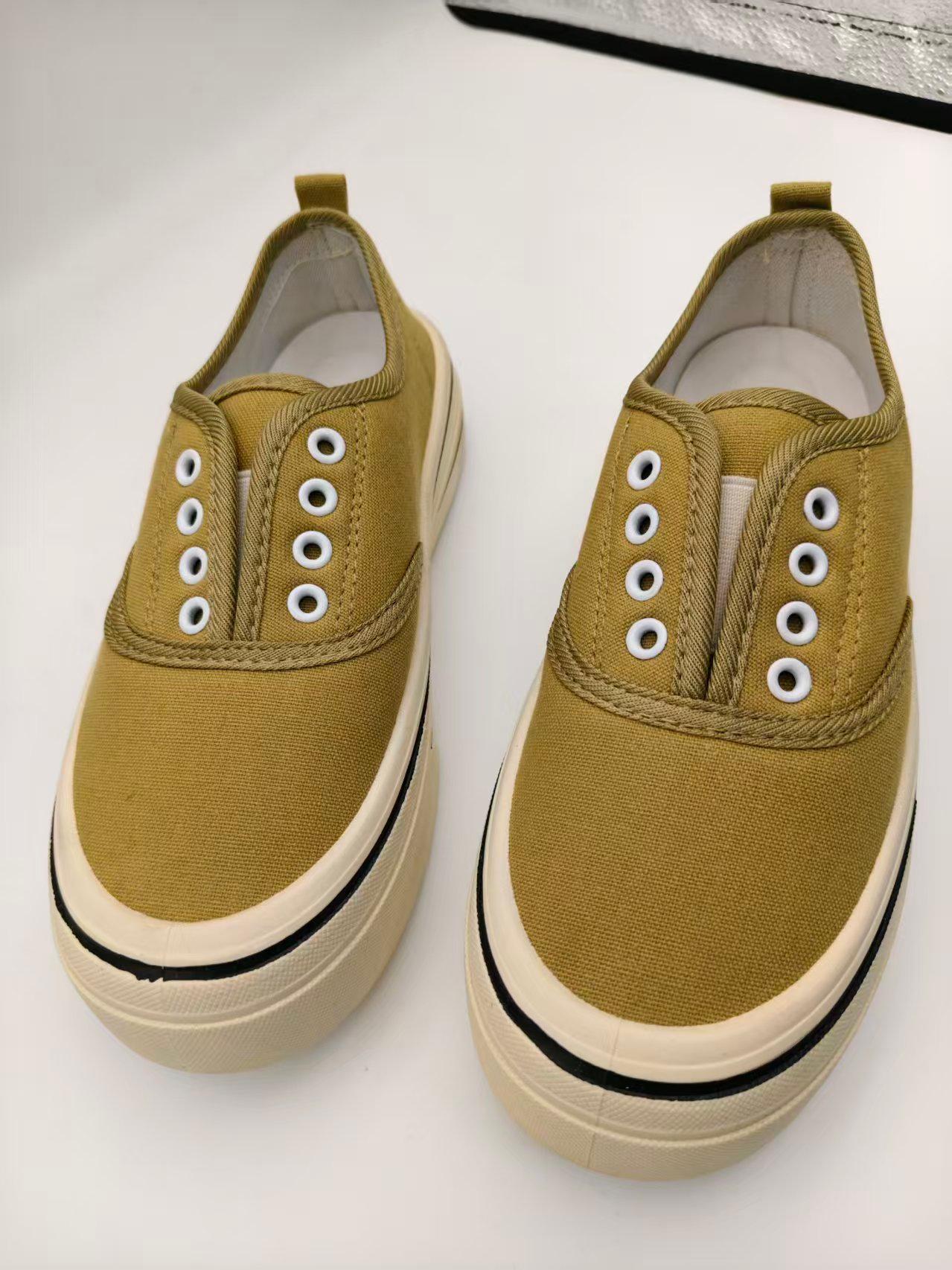 Women's thick-soled European-style canvas shoes 2026 new all-match casual shoes comfortable slip-on soft-soled board shoes for lazy women