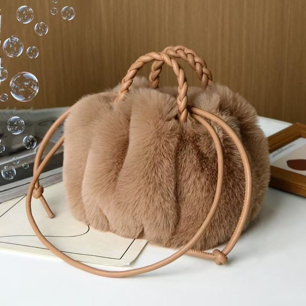 Cute rattan pleated all-Match cloud Pumpkin Spring New elegant commuting wool-like plush bag manufacturer