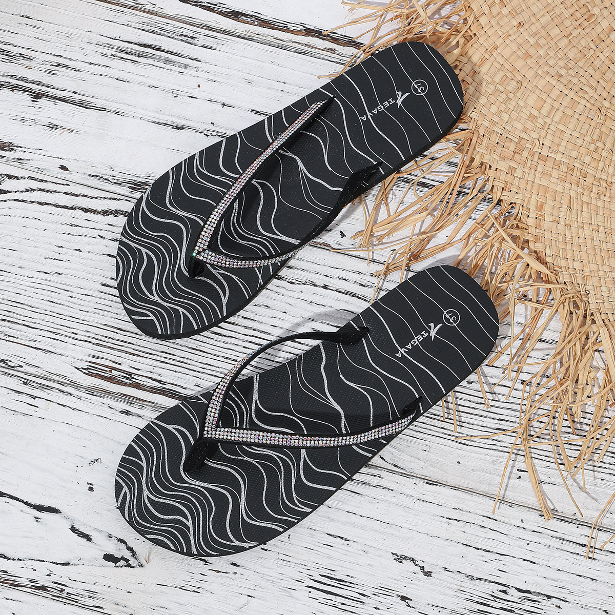 简约女士时尚人字拖 适合户外 夏季凉鞋 休闲夹脚拖鞋 轻便易穿的沙滩鞋 优雅拖鞋
