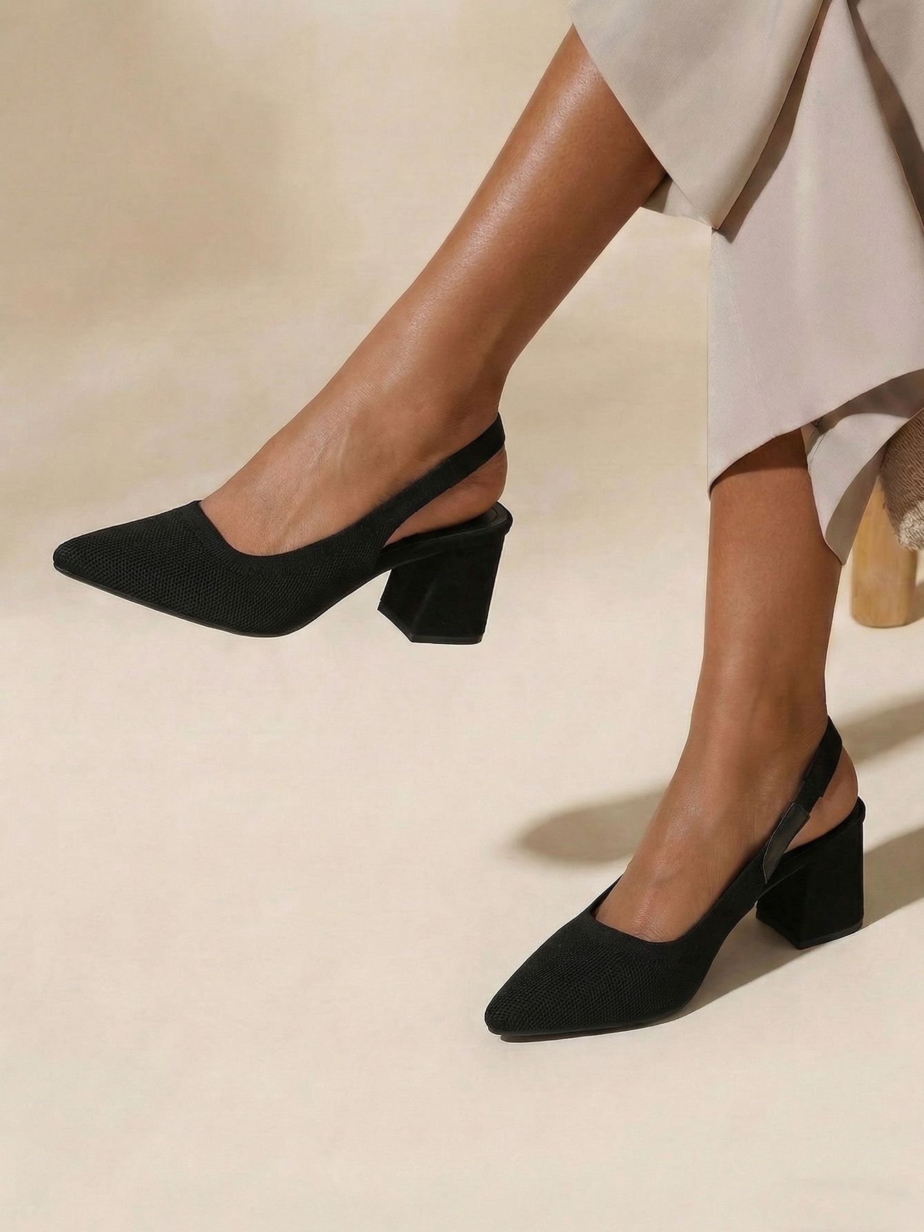 Workplace commuter artifact knitted pointed back empty thick heel shoes breathable non-stuffy feet
