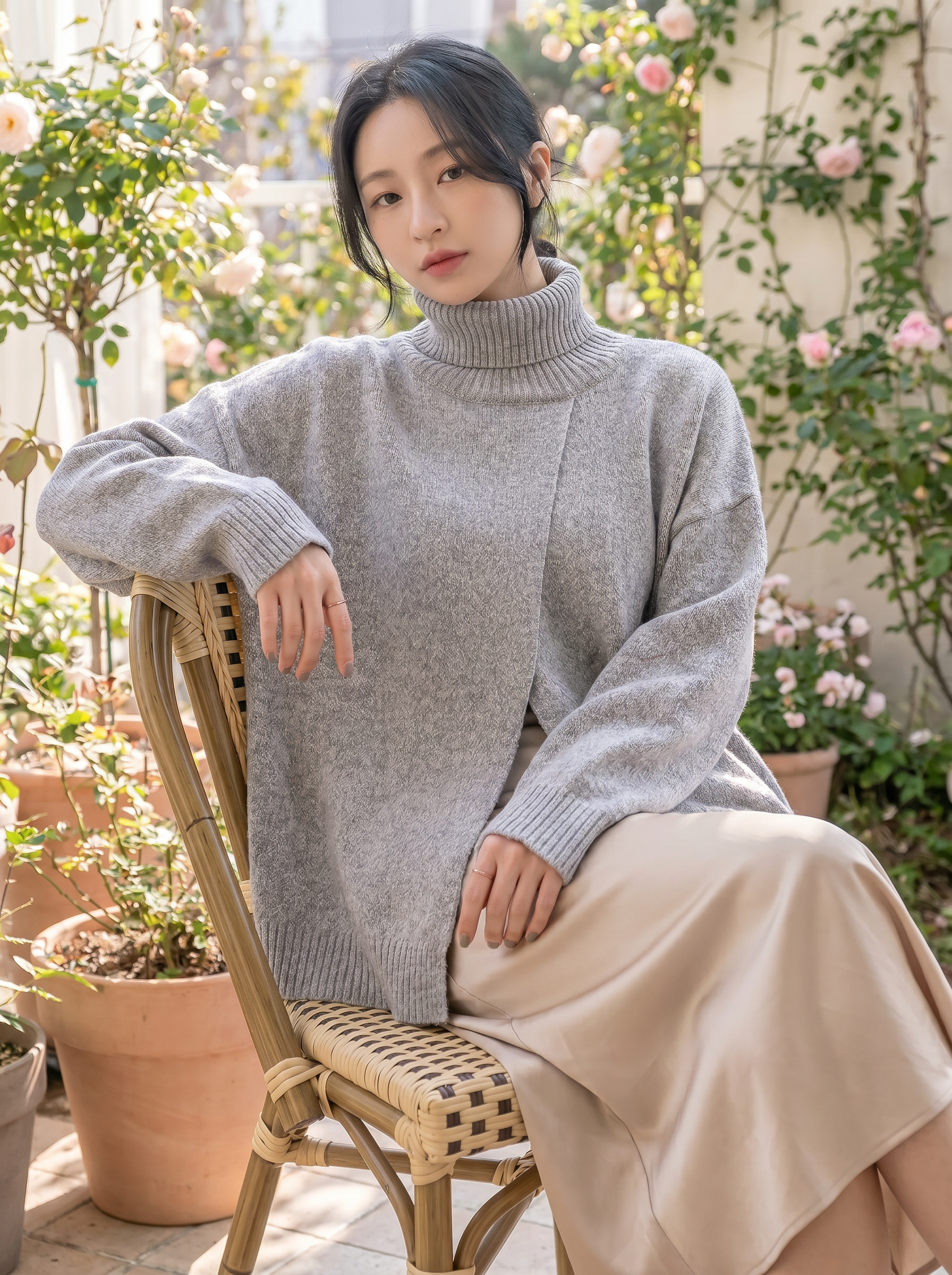 女士雾灰色不对称开叉高领毛衣 解构风廓形宽松落肩秋冬保暖上衣