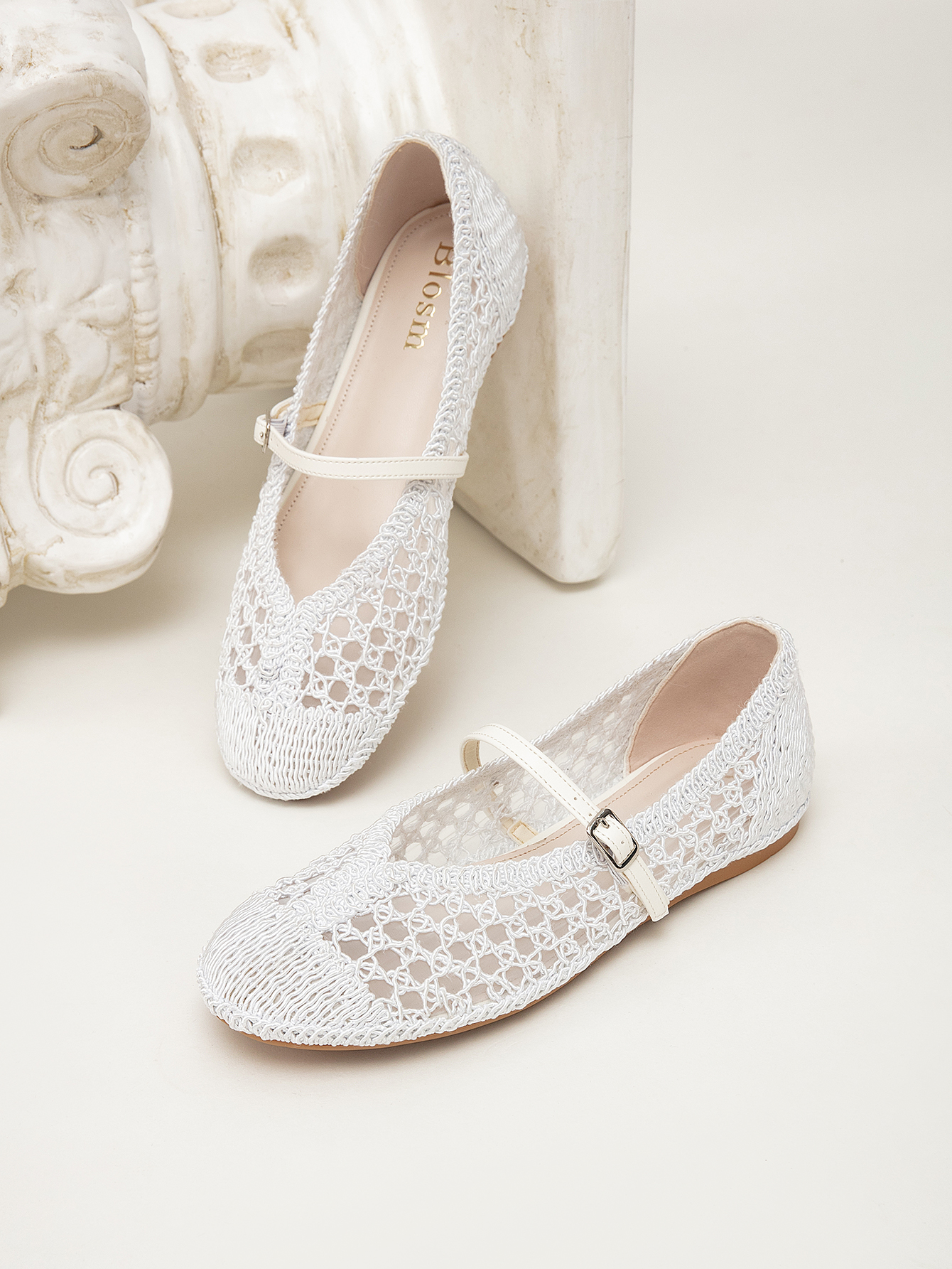 Flat, woven, fashionable women’s shoes