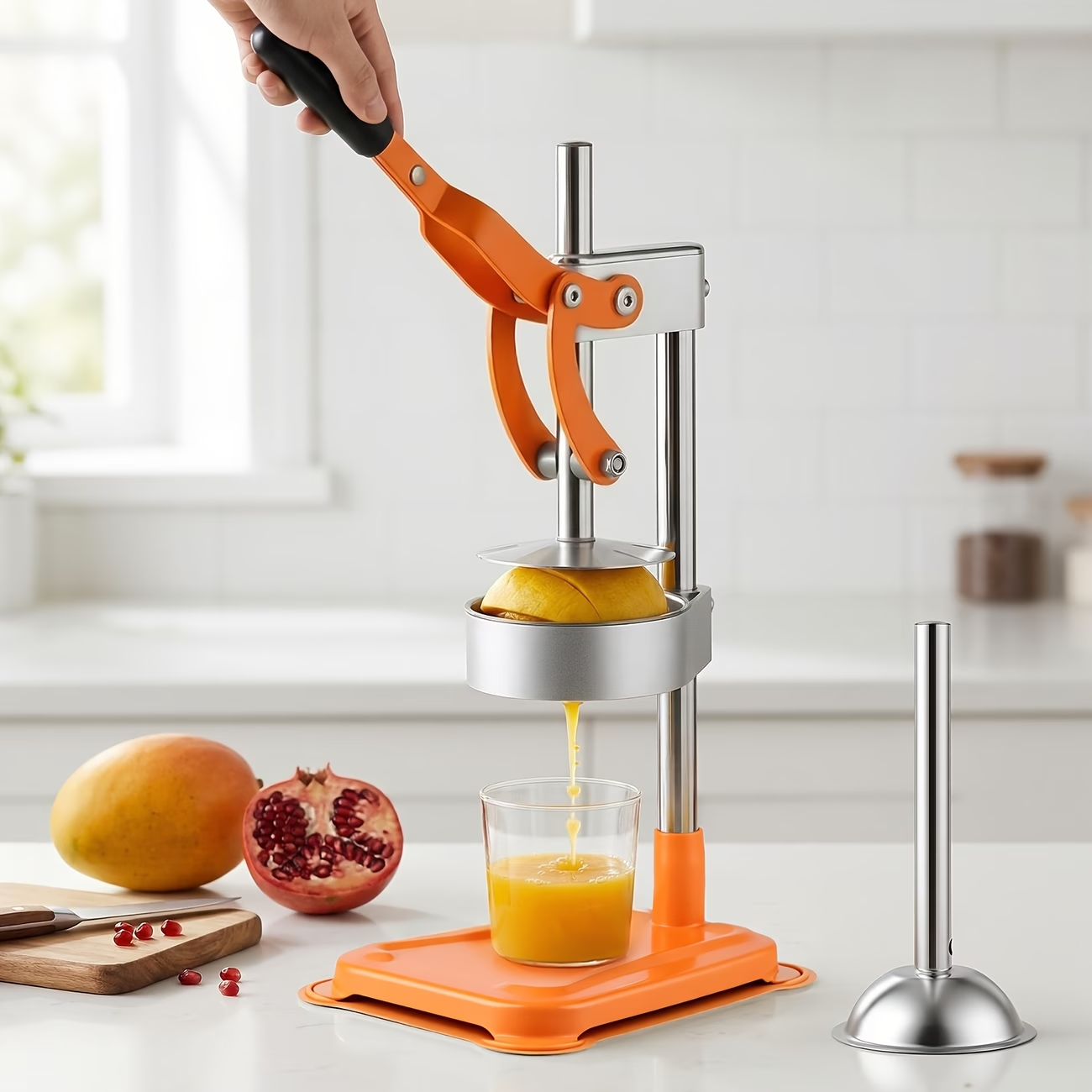 Manual Juicer, detachable top filter screen, food grade stainless steel material; Suitable for lemon, orange, apple and other kinds of fresh citrus fruits, with two juice pressing molds