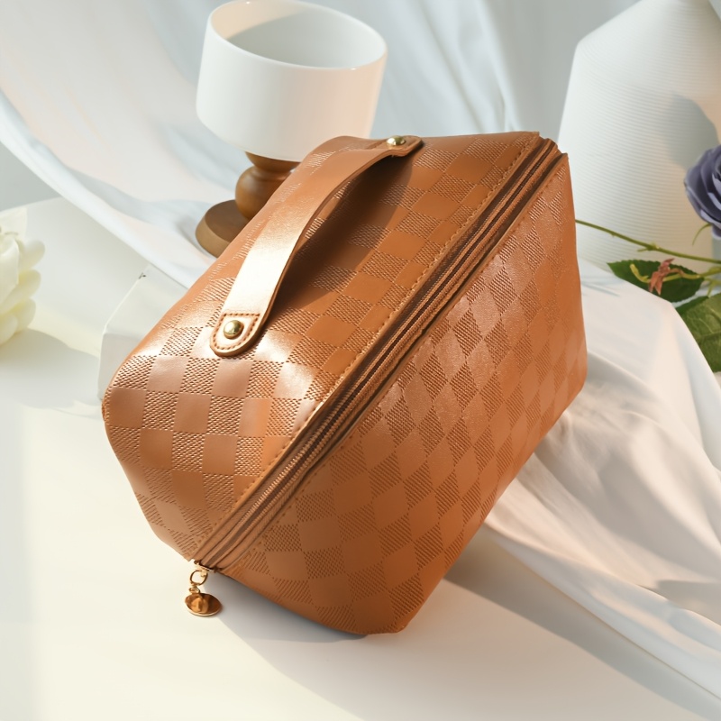 大容量时尚化妆包 高级感旅行化妆品收纳包 女手提棋盘格纹收纳包 PU枕头化妆包