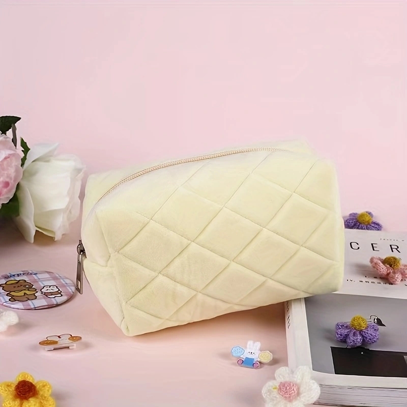 化妆包便携水晶绒感洗漱包护肤品个性收纳包简约收纳袋笔袋可爱毛绒文具盒