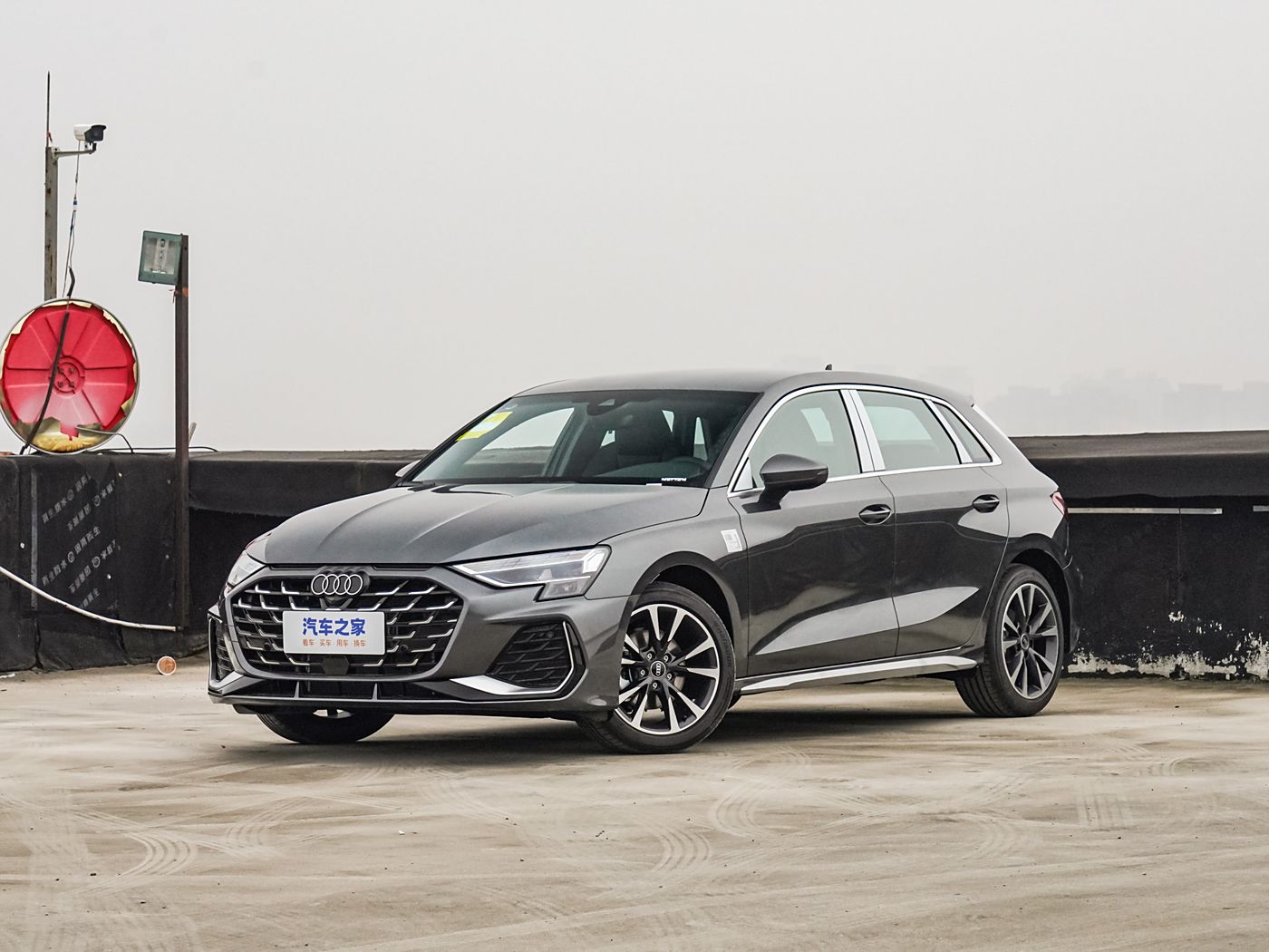 奥迪A3 2025款Sportback 35TFSI 飞驰享悦型，汽油车，FOB宁波，最小起订量：3-4件（一个40英尺高柜集装箱）（可混合包装），新车