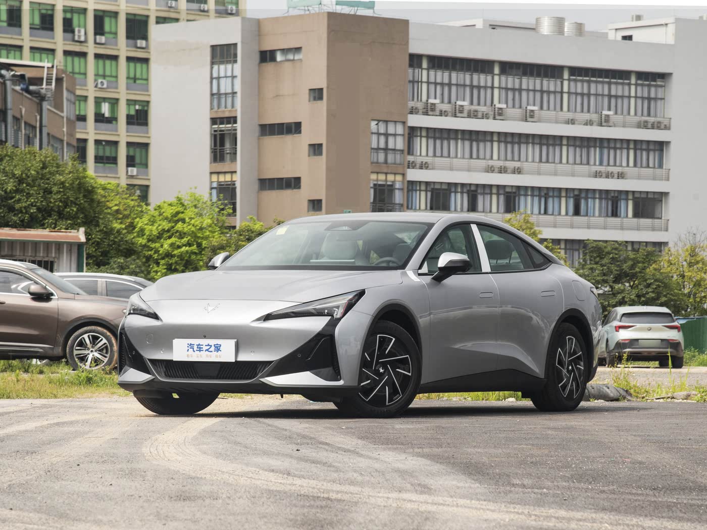 极狐 阿尔法S5 2025款 560PRO 185kWFOB宁波，最小起订量：3-4 件（一个40 英尺高柜集装箱）（可混合包装），新车