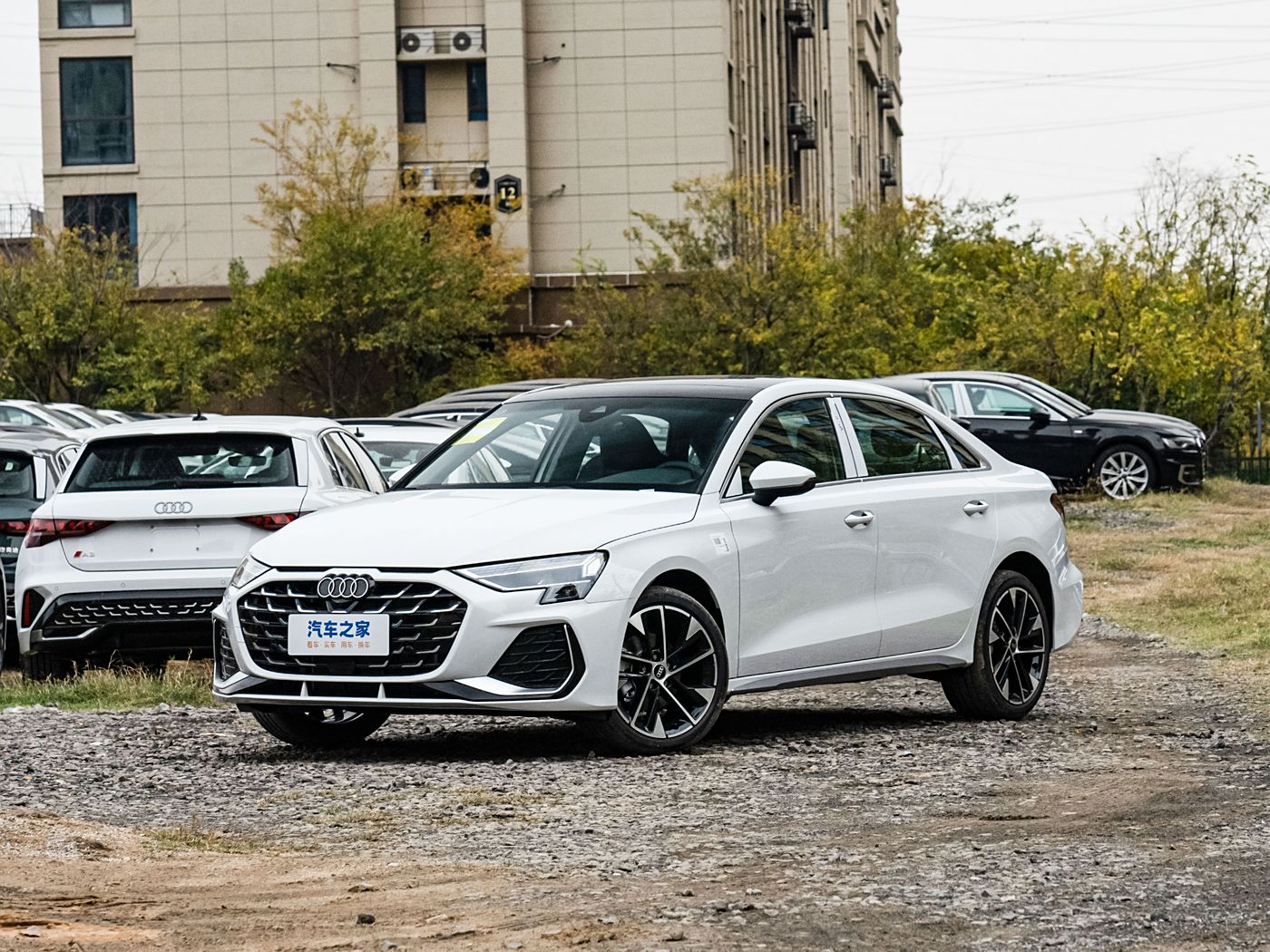 Audi A3 2025 модели A3L Limousine 35TFSl Эксклюзивный тип, бензиновый автомобиль, FOB Ningbo, минимальный объем заказа: 3-4 шт. (один 40-футовый высокий контейнер) (смешиваемый пакет), новый автомобиль