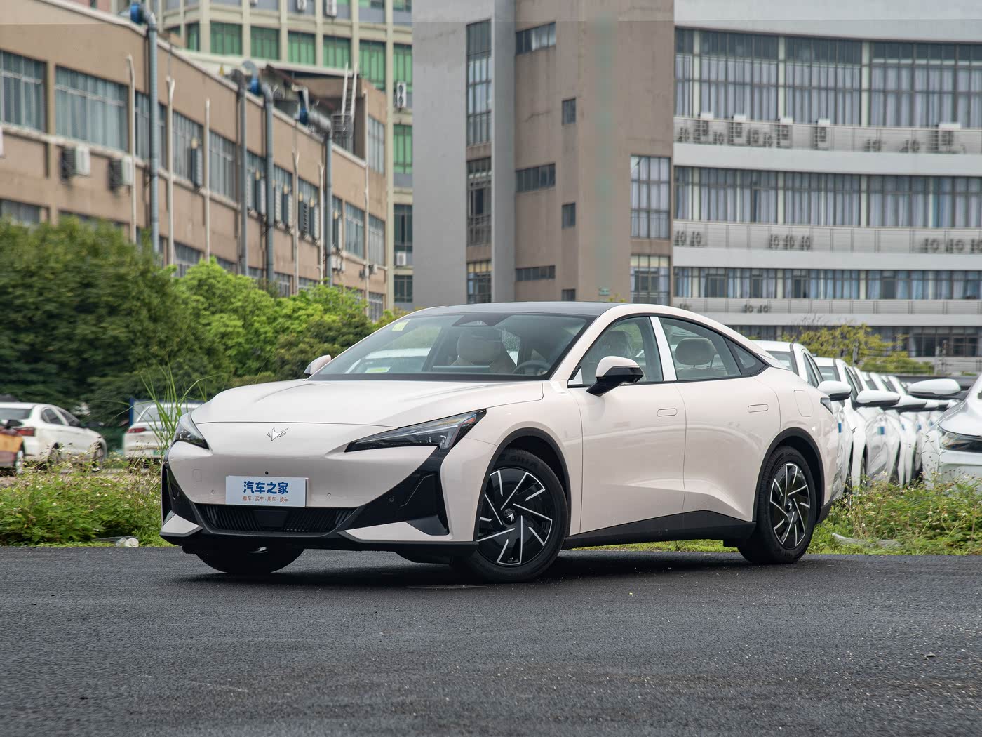 极狐 阿尔法S5 2025款 560PRO 185kWFOB宁波，最小起订量：3-4 件（一个40 英尺高柜集装箱）（可混合包装），新车