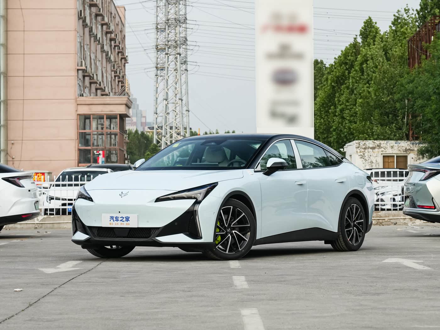 极狐 阿尔法S5 2025款 560MAX 185kW FOB宁波，最小起订量：3-4 件（一个40 英尺高柜集装箱）（可混合包装），新车