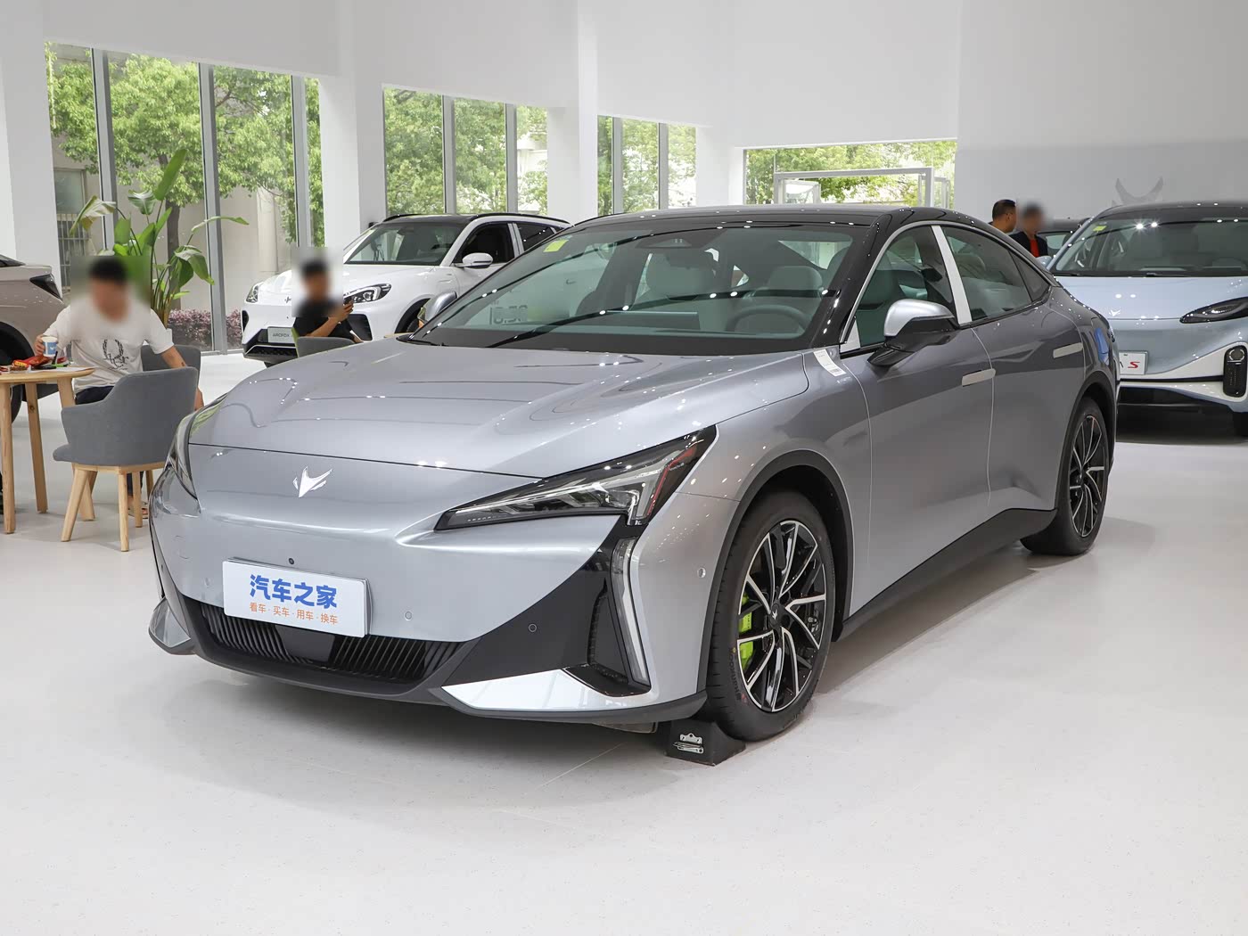 极狐 阿尔法S5 2025款 560MAX 185kW FOB宁波，最小起订量：3-4 件（一个40 英尺高柜集装箱）（可混合包装），新车