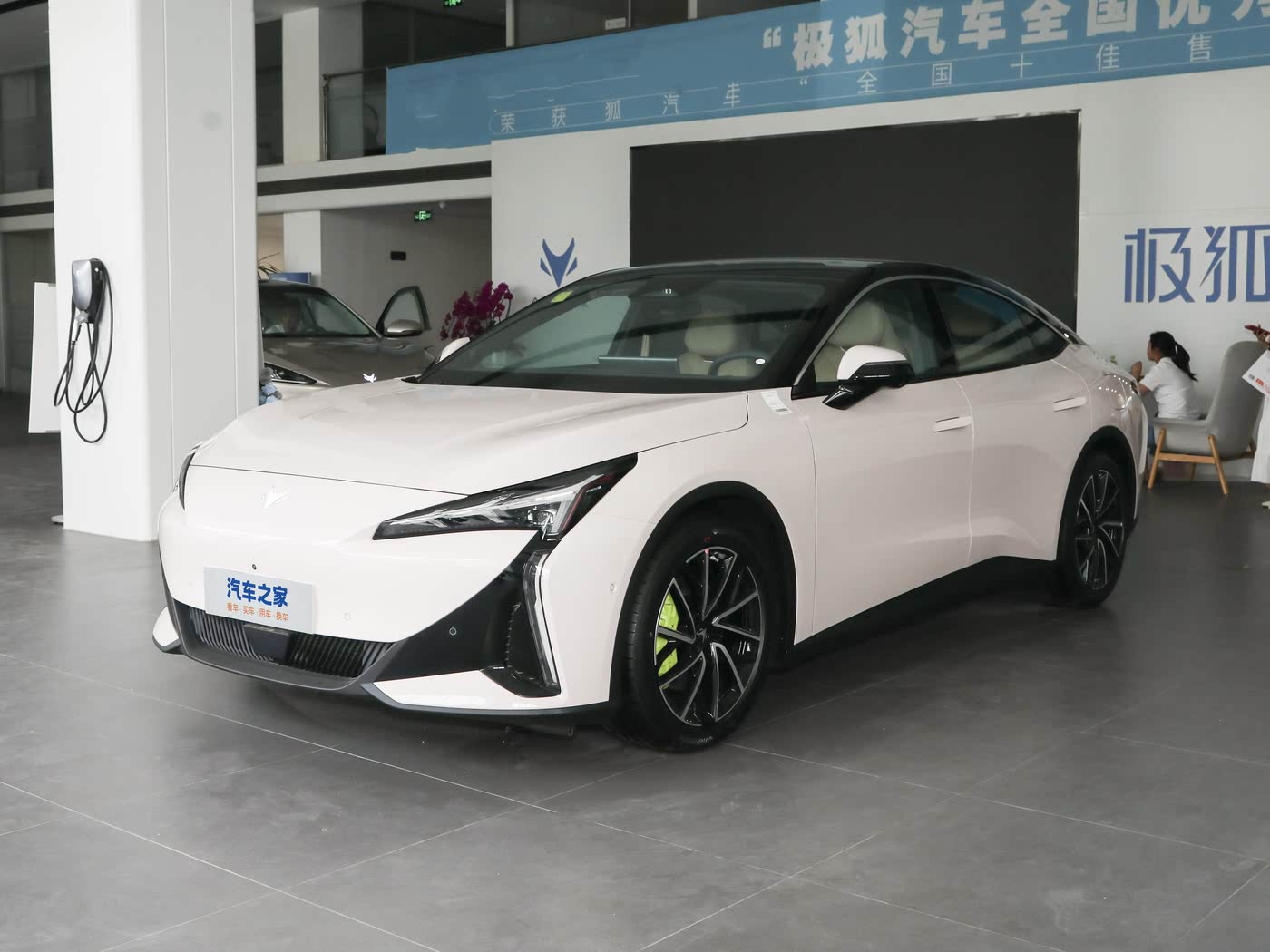 极狐 阿尔法S5 2025款 560MAX 185kW FOB宁波，最小起订量：3-4 件（一个40 英尺高柜集装箱）（可混合包装），新车