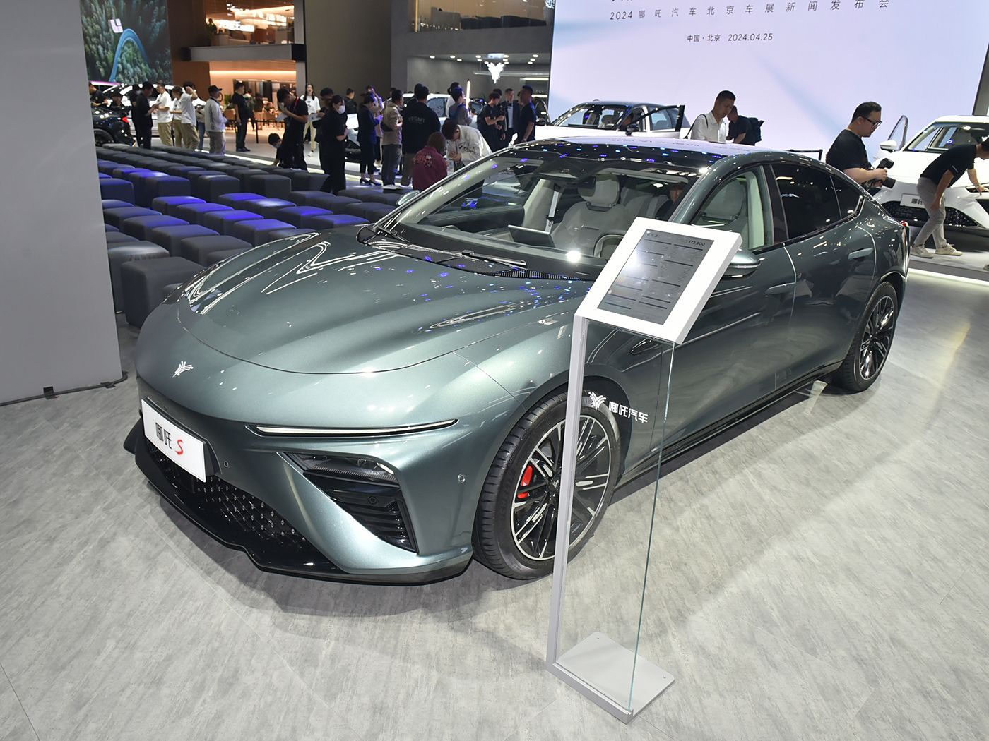 哪吒S 2024款 改款 纯电650 AWD新享版 FOB宁波，最小起订量：3-4 件（一个40 英尺高柜集装箱）（可混合包装），新车