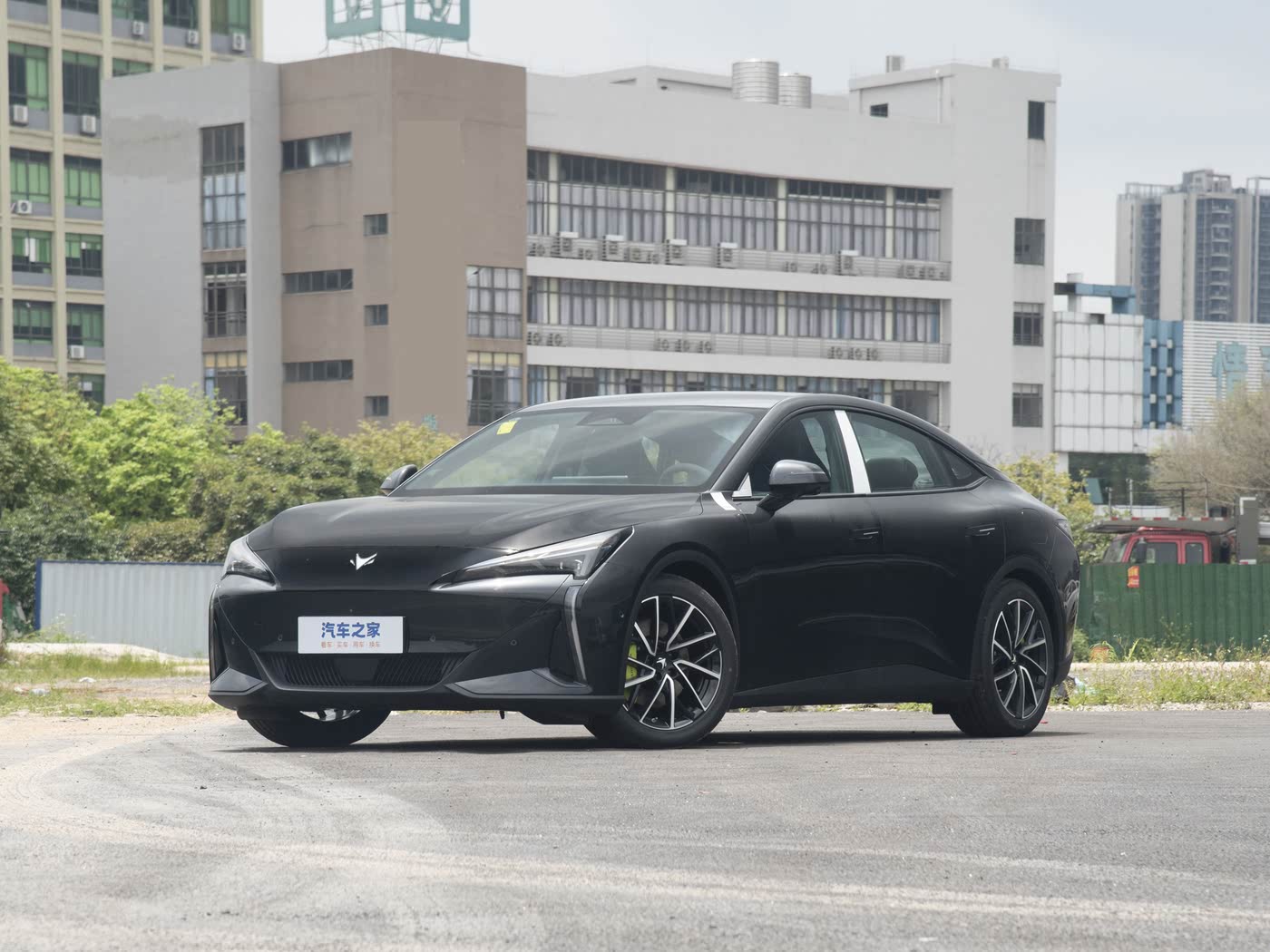 ARCFOX阿尔法S5-2025款-668MAX神行版-200kWWFOB宁波，最小起订量：3-4 件（一个40 英尺高柜集装箱）（可混合包装），新车