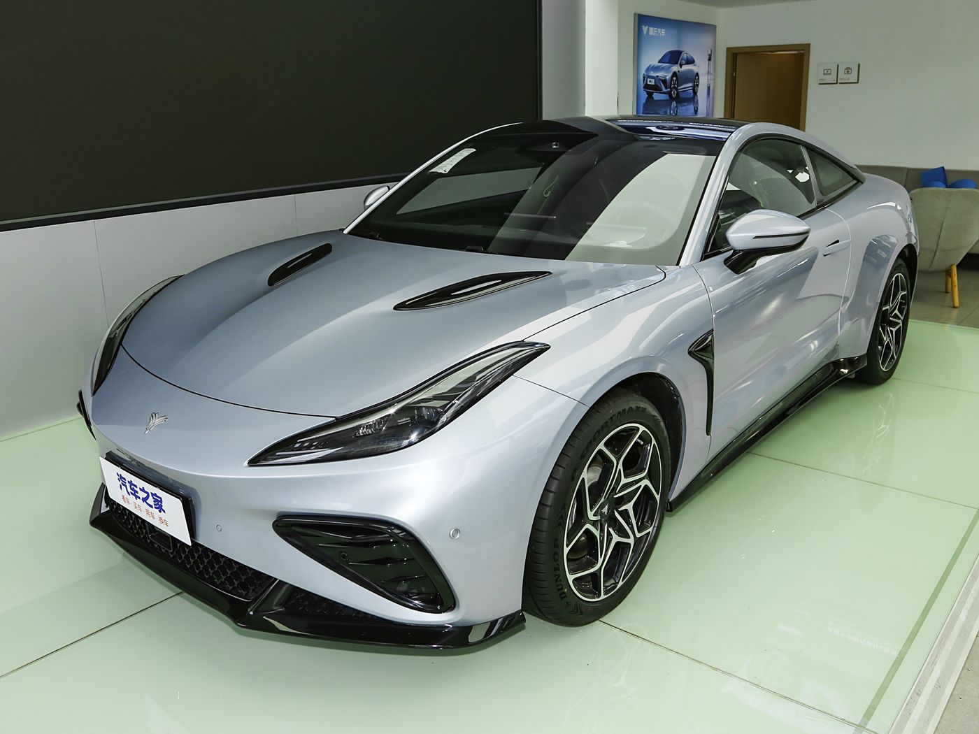 哪吒GT 2023款 560 纯电动 FOB宁波，最小起订量：3-4 件（一个40 英尺高柜集装箱）（可混合包装），新车