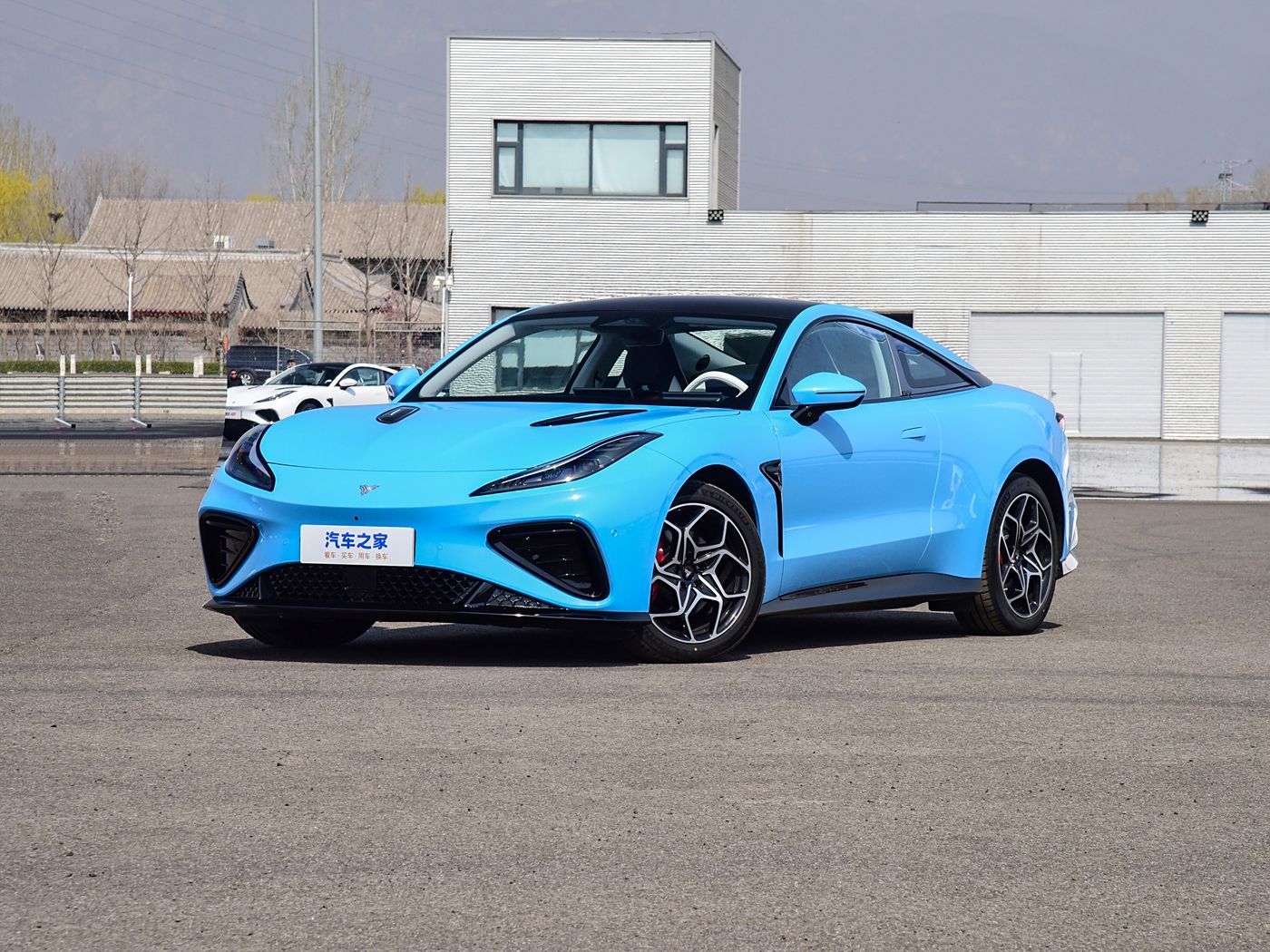 哪吒GT 2023款 纯电动 580 AWD FOB宁波，最小起订量：3-4 件（一个40 英尺高柜集装箱）（可混合包装），新车