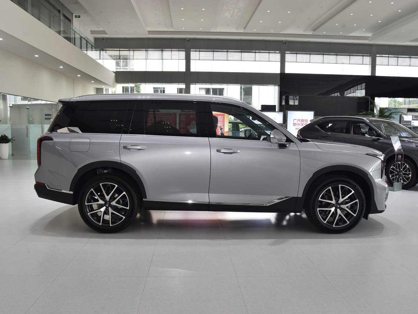 传祺GS8-2025款-领航系列-2.0TGDL-两驱豪华版-5座-FOB宁波，最小起订量：3-4 件（一个40 英尺高柜集装箱）（可混合包装），新车