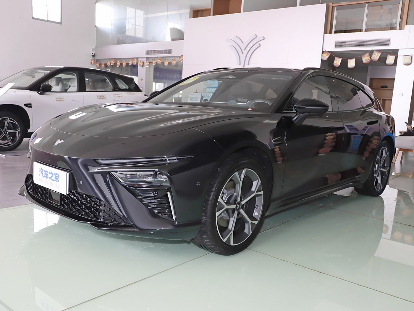 哪吒S猎装 2024款 增程300 Pro版 FOB宁波，最小起订量：3-4 件（一个40 英尺高柜集装箱）（可混合包装），新车