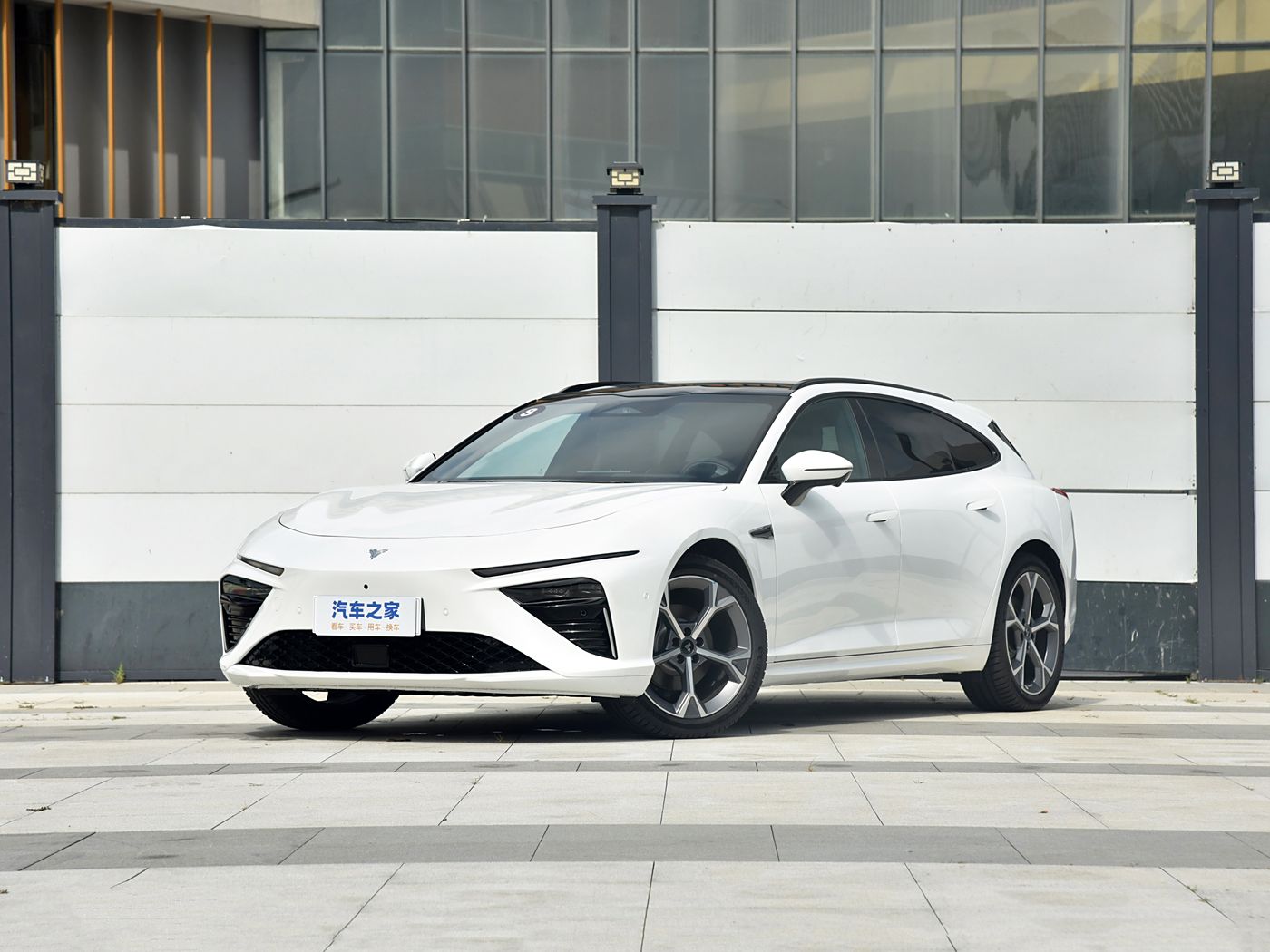 哪吒S猎装 2024款 纯电510 Pro版 FOB宁波，最小起订量：3-4 件（一个40 英尺高柜集装箱）（可混合包装），新车