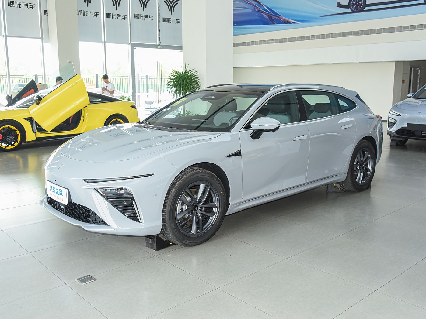 哪吒S猎装 2024款 增程300 标准版 FOB宁波，最小起订量：3-4 件（一个40 英尺高柜集装箱）（可混合包装），新车