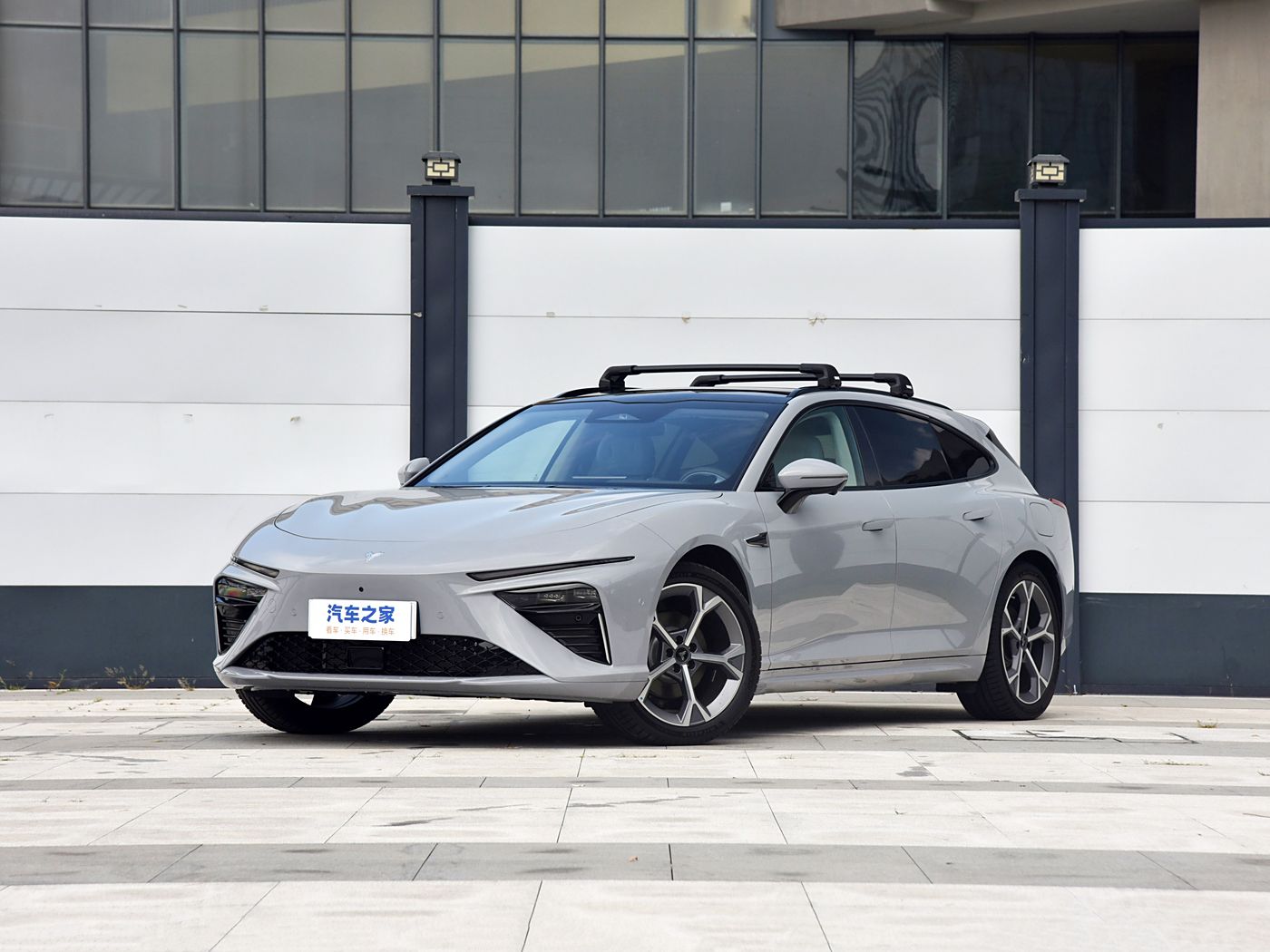 哪吒S猎装 2024款 增程300 Pro版 FOB宁波，最小起订量：3-4 件（一个40 英尺高柜集装箱）（可混合包装），新车