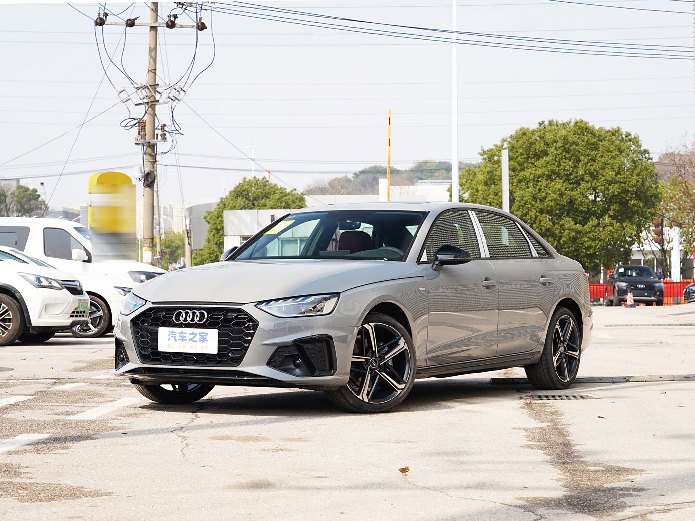 奥迪A4L 2025款 200万辆悦享版 40 TFSI 豪华动感型，汽油车，FOB宁波，最小起订量：3-4件（一个40英尺高柜集装箱）（可混合包装），新车