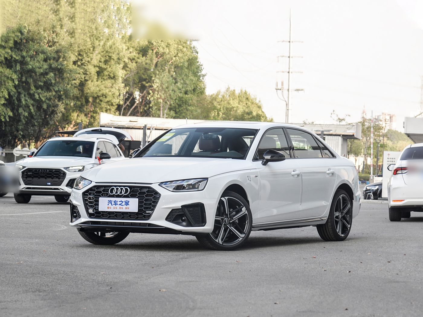 奥迪A4L 2025款 200万辆悦享版 40 TFSI 豪华动感型，汽油车，FOB宁波，最小起订量：3-4件（一个40英尺高柜集装箱）（可混合包装），新车