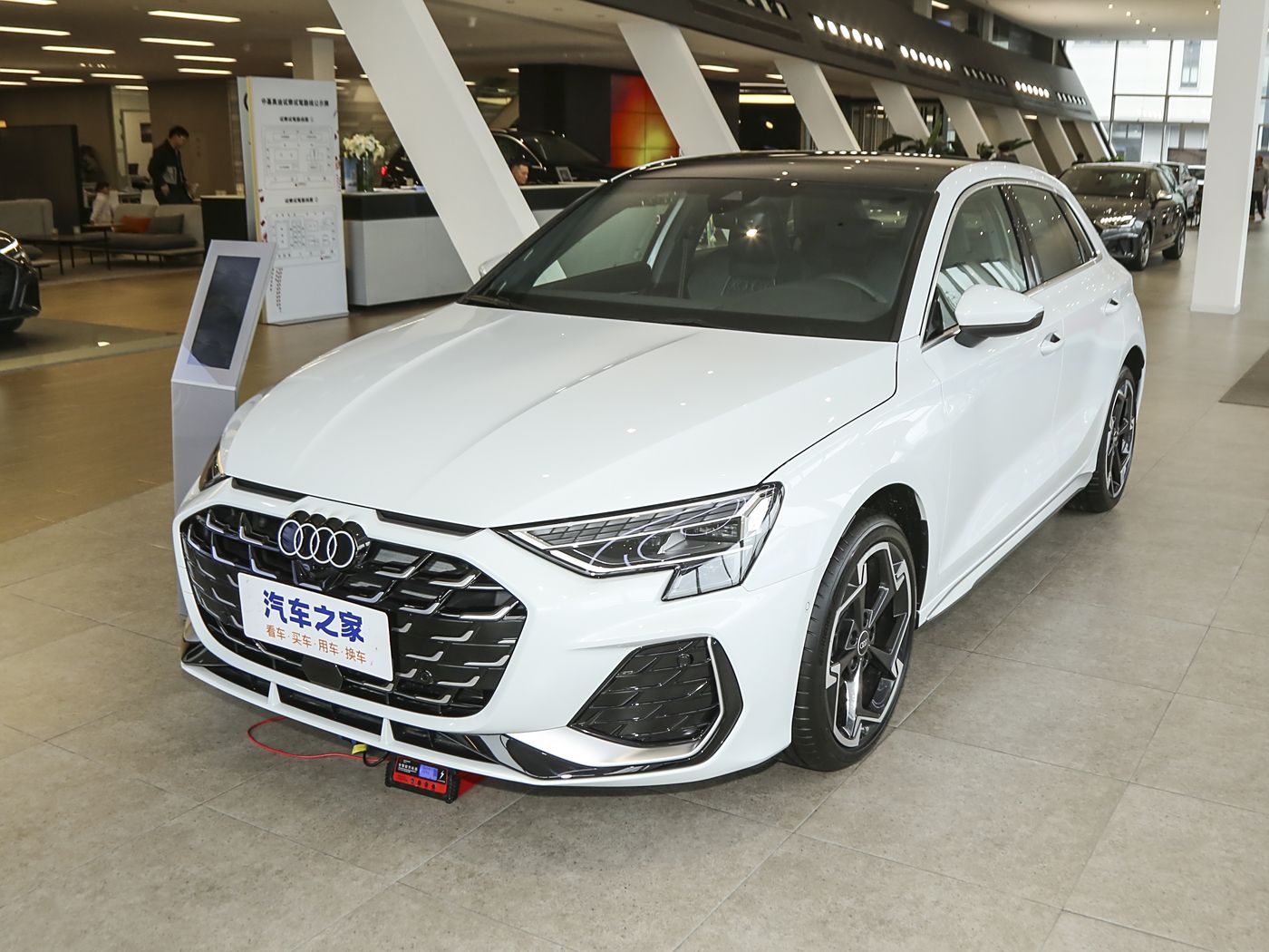 奥迪A3 2025款 Sportback 35TFSI飞驰尊享型 +豪华臻选包，汽油车，FOB宁波，最小起订量：3-4件（一个40英尺高柜集装箱）（可混合包装），新车