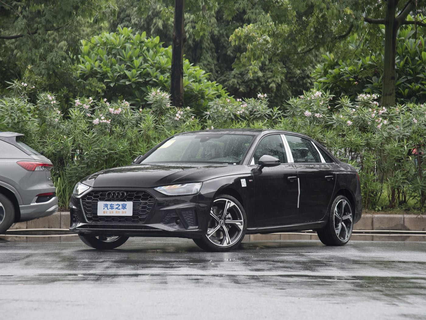 奥迪A4L 2025款 200万辆悦享版 40 TFSI 豪华动感型 B&O 星夜版，汽油车，FOB宁波，最小起订量：3-4件（一个40英尺高柜集装箱）（可混合包装），新车