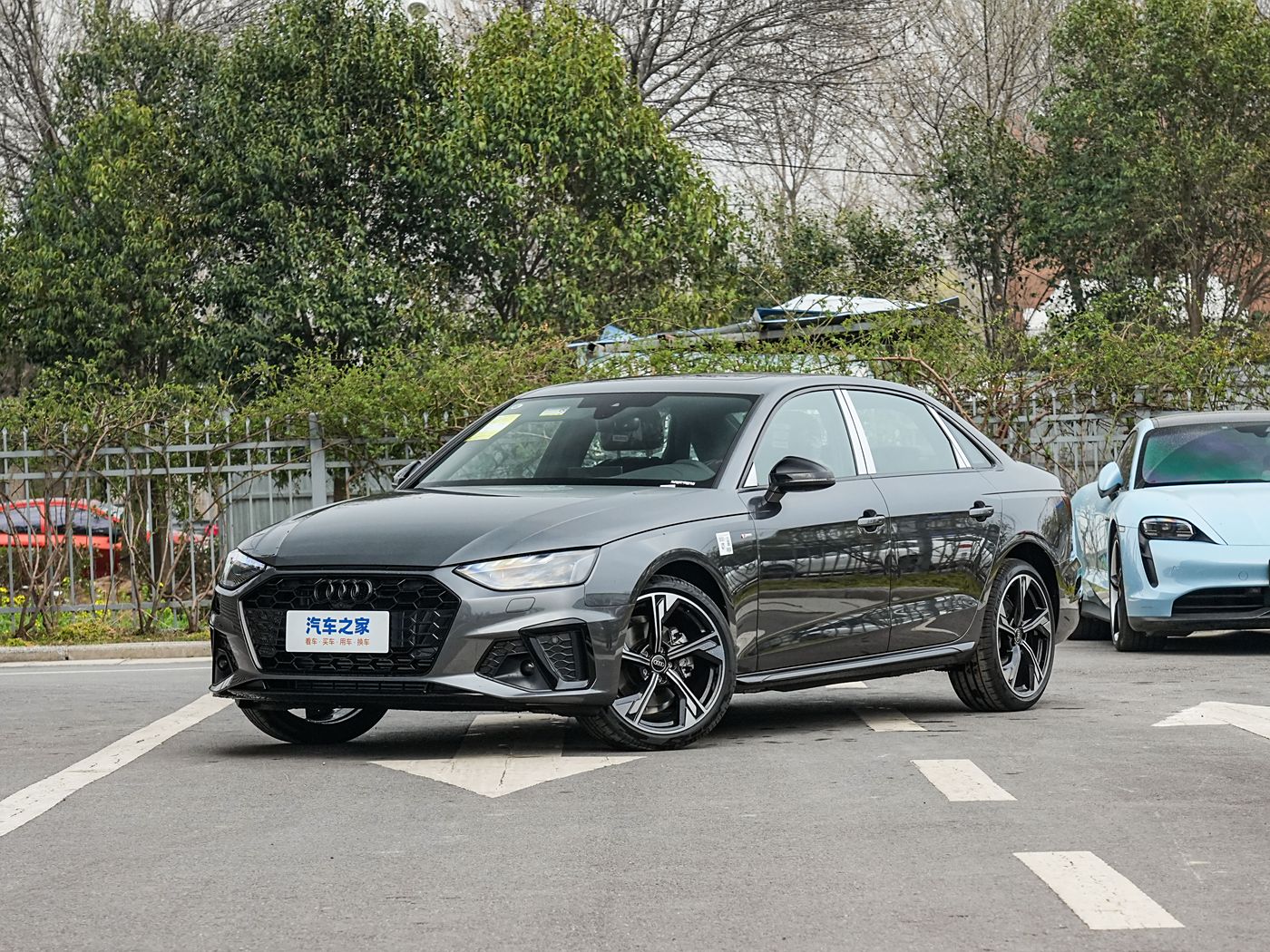 奥迪A4L 2025款 200万辆悦享版 40 TFSI 豪华动感型 B&O 星夜版，汽油车，FOB宁波，最小起订量：3-4件（一个40英尺高柜集装箱）（可混合包装），新车
