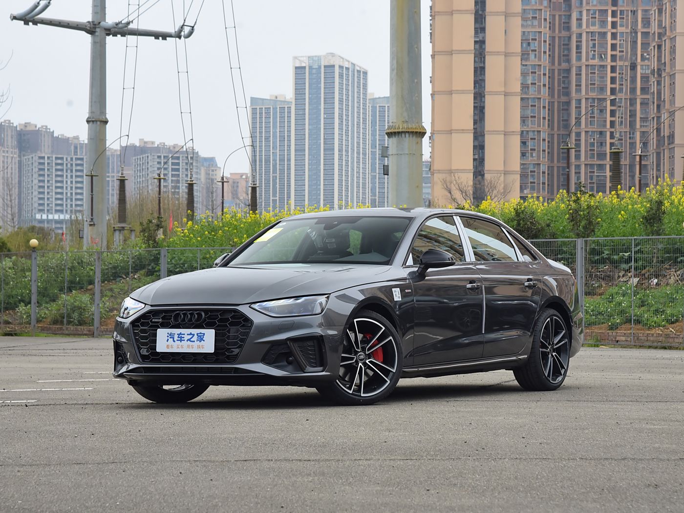 奥迪A4L 2025款 200万辆悦享版 45 TFSI quattro 臻选动感型，汽油车，FOB宁波，最小起订量：3-4件（一个40英尺高柜集装箱）（可混合包装），新车