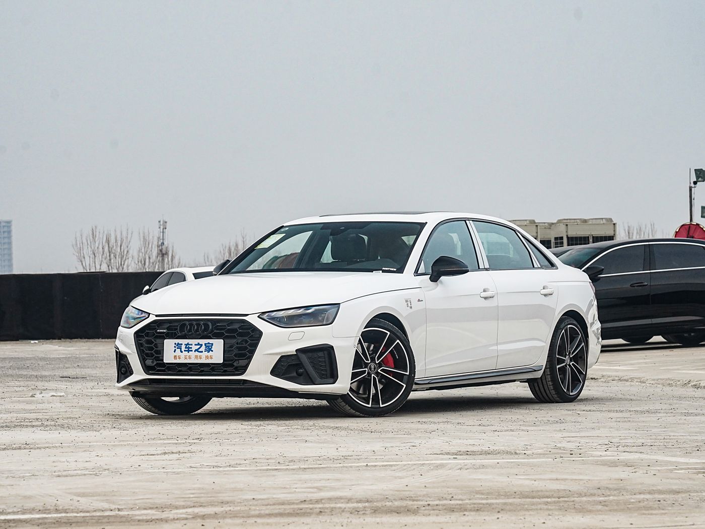 奥迪A4L 2025款 200万辆悦享版 45 TFSI quattro 臻选动感型，汽油车，FOB宁波，最小起订量：3-4件（一个40英尺高柜集装箱）（可混合包装），新车